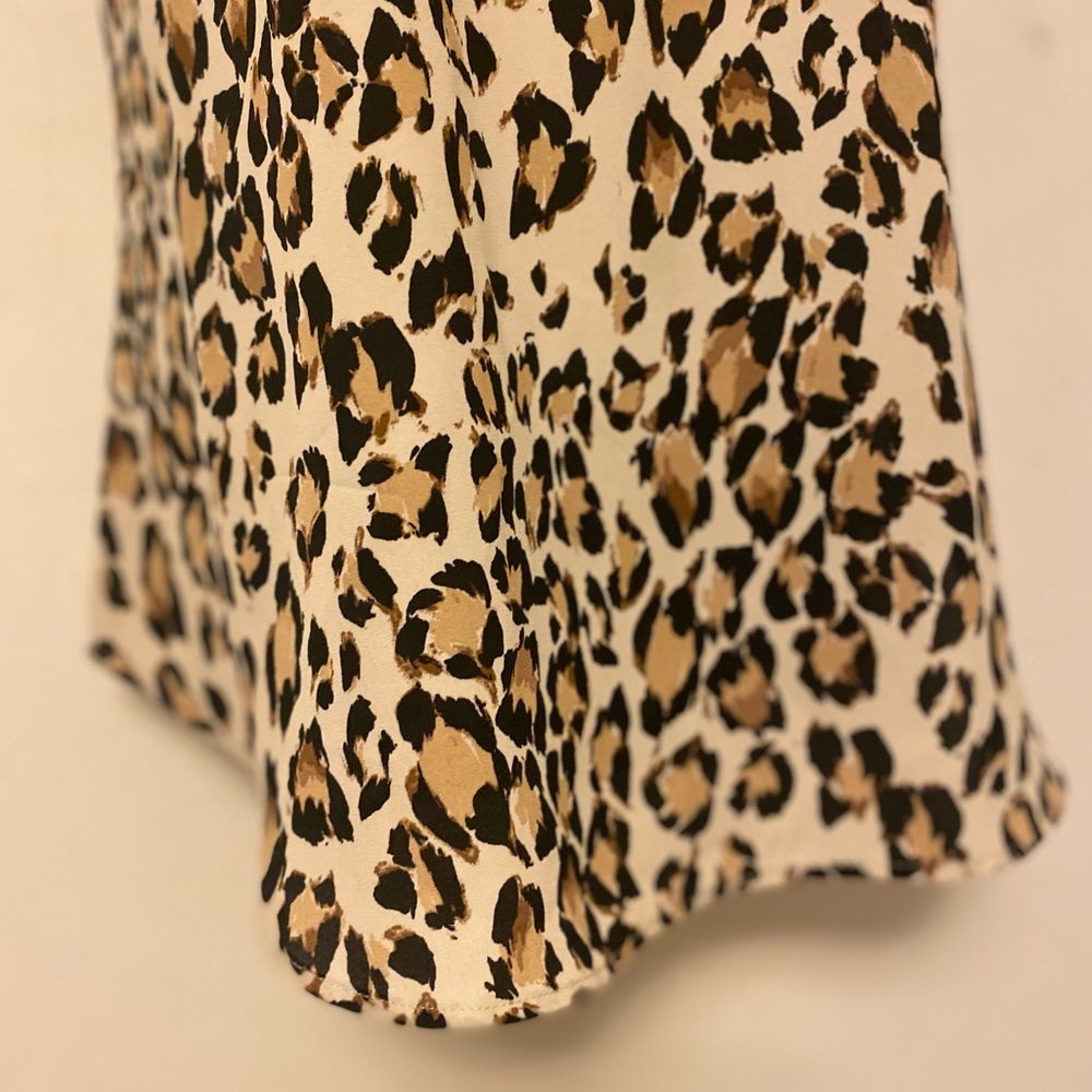 NWT Gorgeous Silky Leopard Top: See pics! - Picture 8 of 9